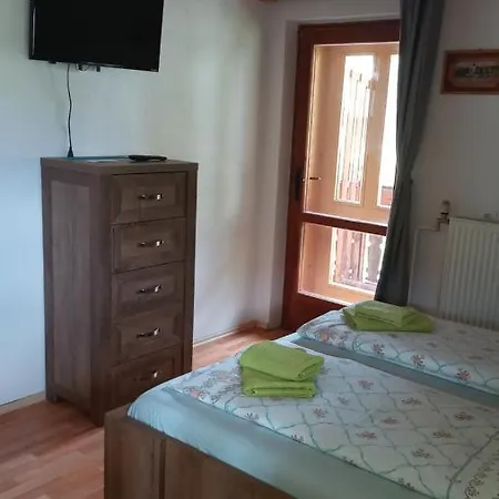 Vihar Apartmaji